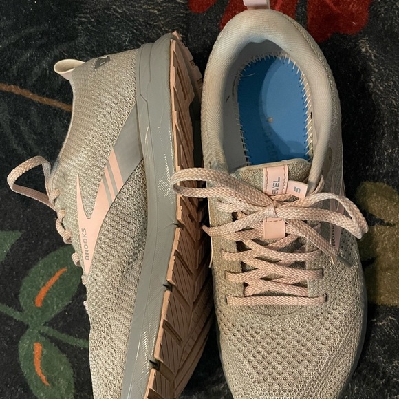 Women's Brooks Revel 5- 1203611B039, used - Picture 6 of 8